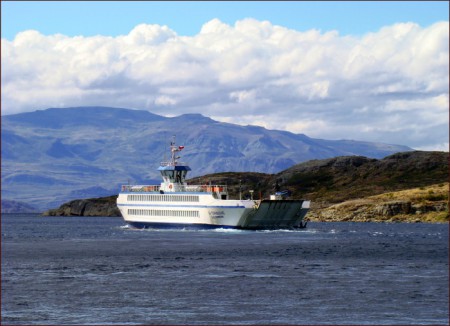 H-308 Navegando por el Lago General Carrera